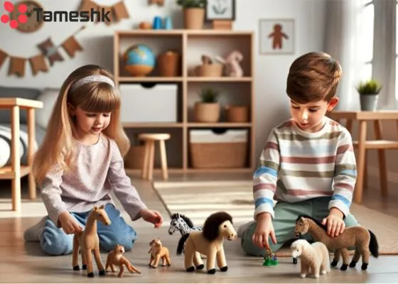 دختر و پسر در حال بازی با عروسک