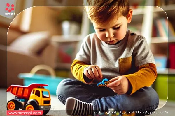 کودک در حال بازی کودک در حال بازی