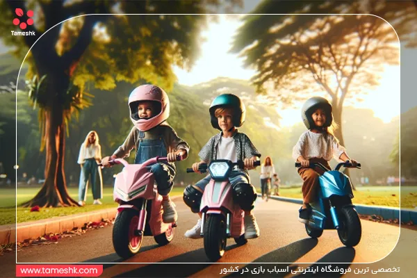 کودکان در حال بازی با موتور شارژی کودکان در حال بازی با موتور شارژی