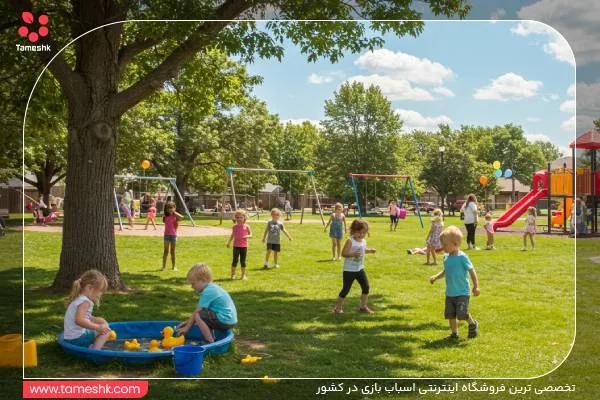 کودکان در حال بازی و تفریح در پارک 