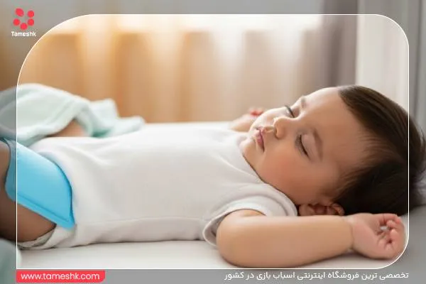 نوزاد خوابیده بعد از واکسن