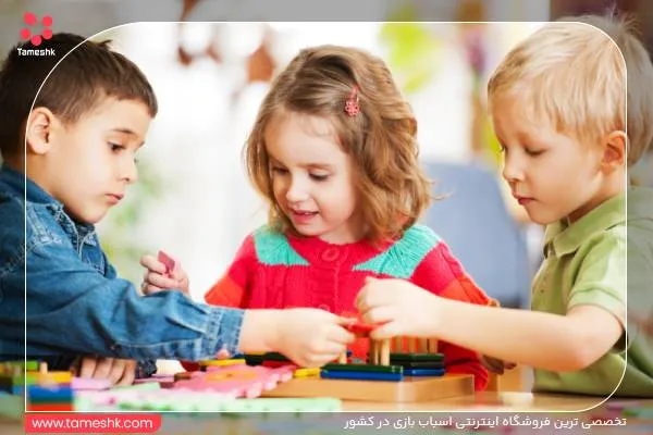 گروهی از کودکان در حال انجام بازی های فکری