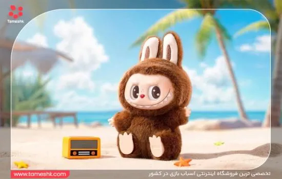 عروسک لابوبو در ساحل