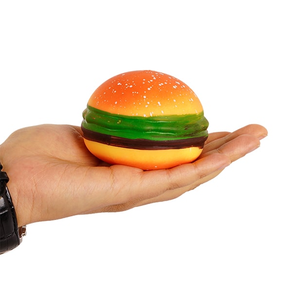 فیجت همبرگر در دست